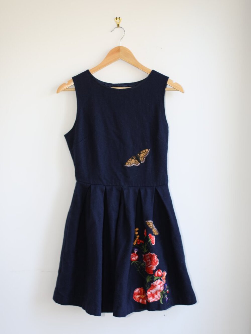 Nishe wool blue dress with embroidery Small